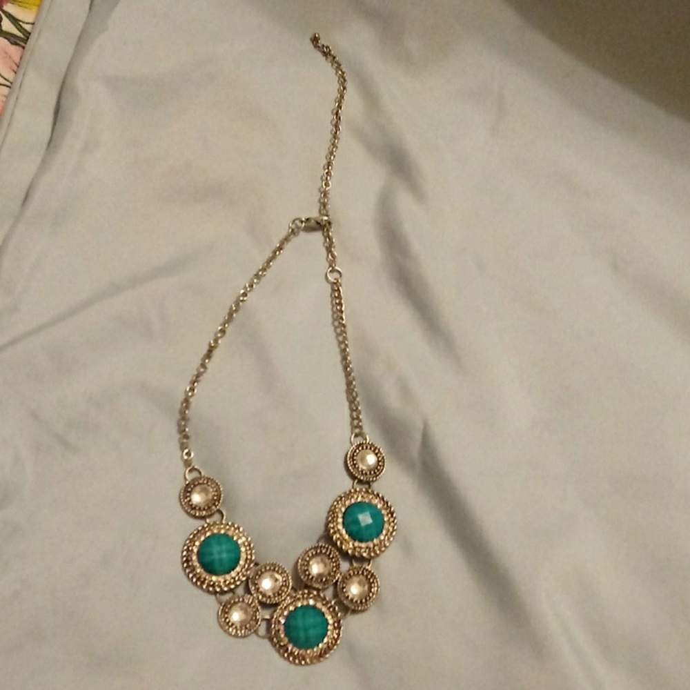 Costume jewelry necklace silvertone chain